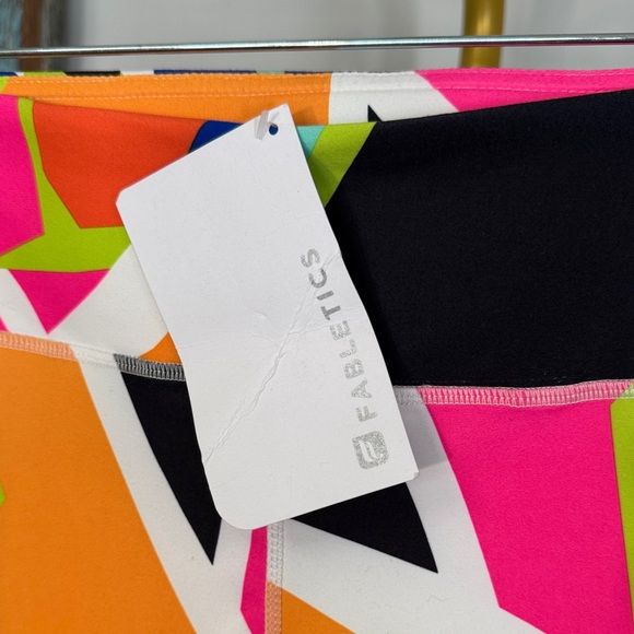 Fabletics Multicolor Geometric Capri Leggings NEW L - Picture 4 of 12